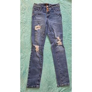 Refuge Woman's Distressed Skinny jeans Size 4 (25x28)